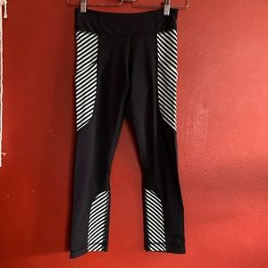 Lululemon Run Black Mint Green Mesh Crop leggings size 4